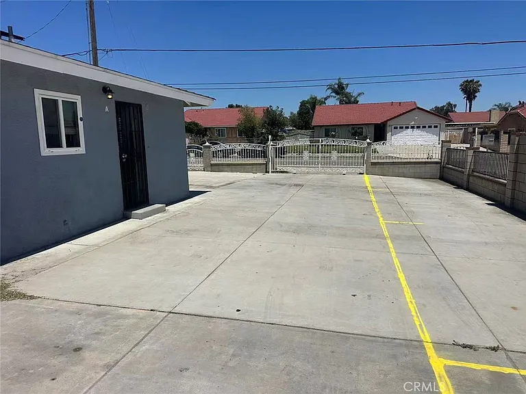 8932 Redwood Ave — Photo 2