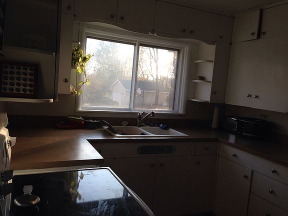 4th image of 351 E Park St