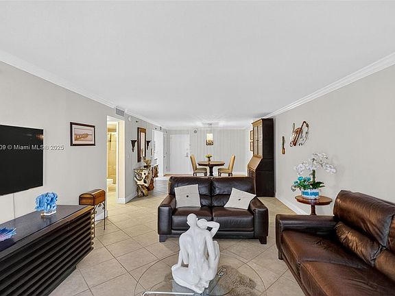 5th image of 2401 Collins Ave APT 1005