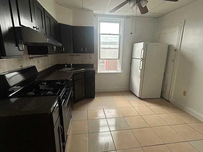1610 S Broad St #3 — Photo 9