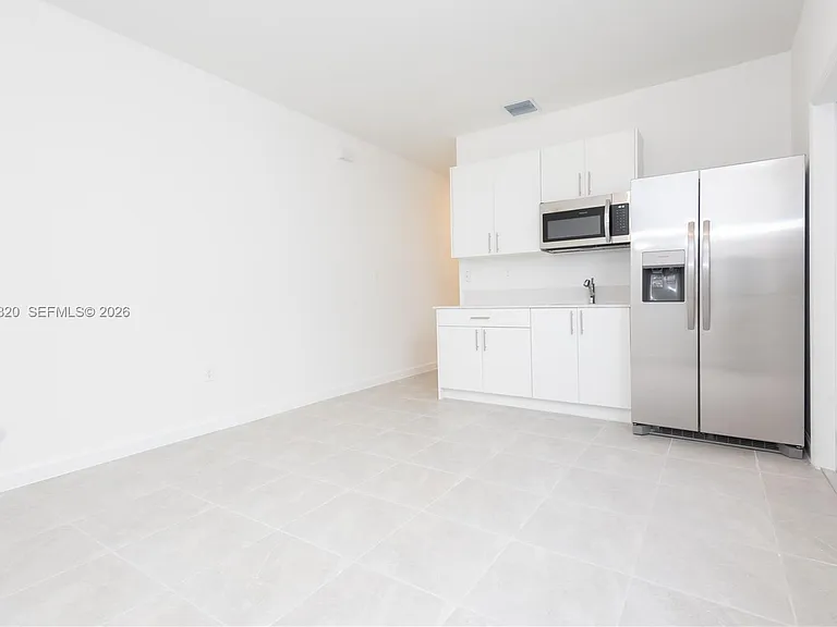 2631 SE 8th Ct #2631 — Photo 5
