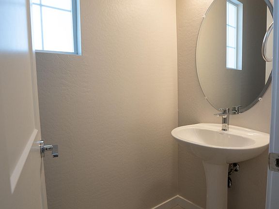 3rd image of 1153 E SPRUCE Drive