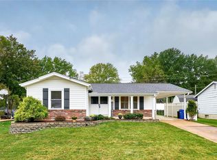 639 Green Hedge Dr, Fenton, MO