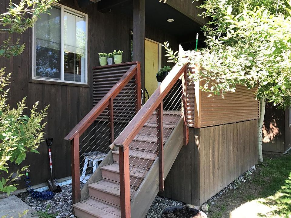 1st image of 580 E Hall Ave