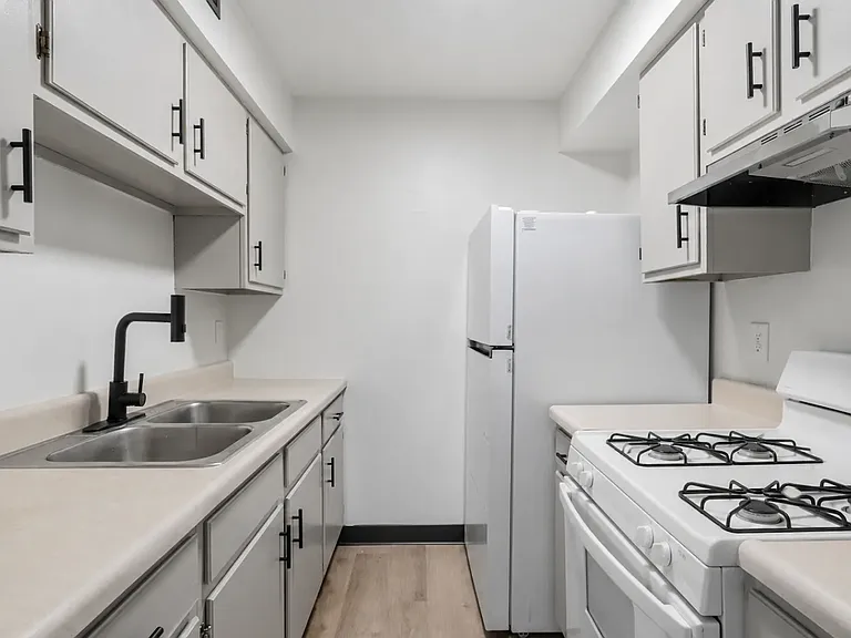 Wilson School Apartments — Photo 25