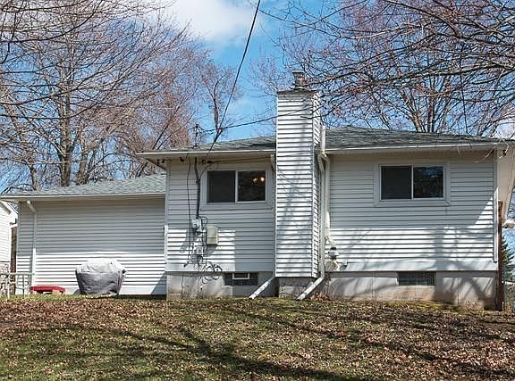 5th image of 3330 Creek Dr