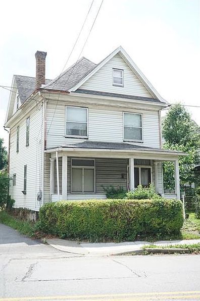2nd image of 561 W Cunningham St