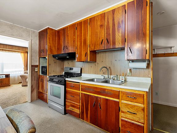 4th image of 36259 Mill Lake Rd