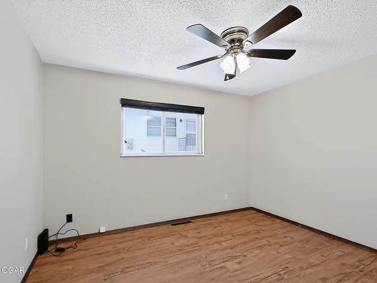415 W Spring St #A — Photo 19