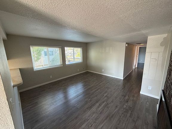 4th image of 2340 Villanova Cir APT C