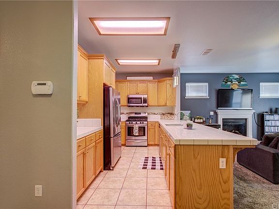 3rd image of 1429 Emerald Dr