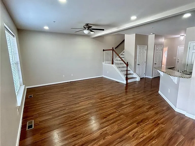 306 Milkweed Dr — Photo 4