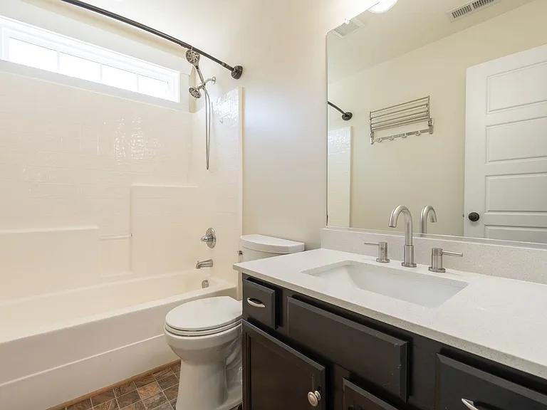 1400 Goodman St — Photo 17