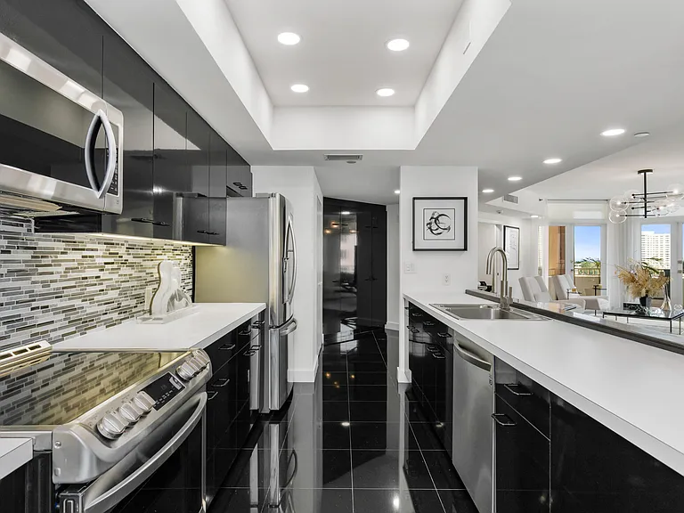 300 SE 5th Ave #6050 — Photo 11