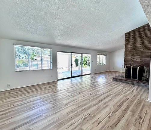 2nd image of 20553 Oxnard St