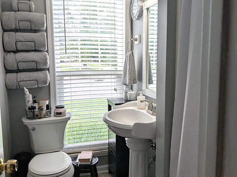 Guest full bathroom on main