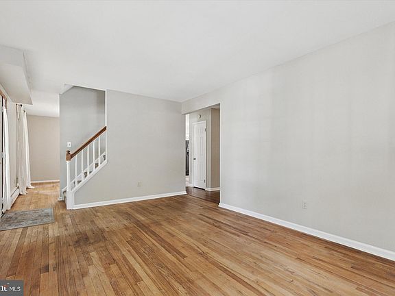 4th image of 142 Washington Ave