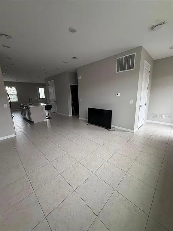 3 bed, 2.5 bath, 1624 sqft, $2,700 — Photo 3