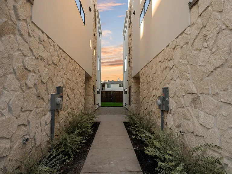 1506 Holly Ave — Photo 14
