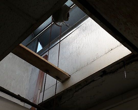 5th image of 612 E Thayer St