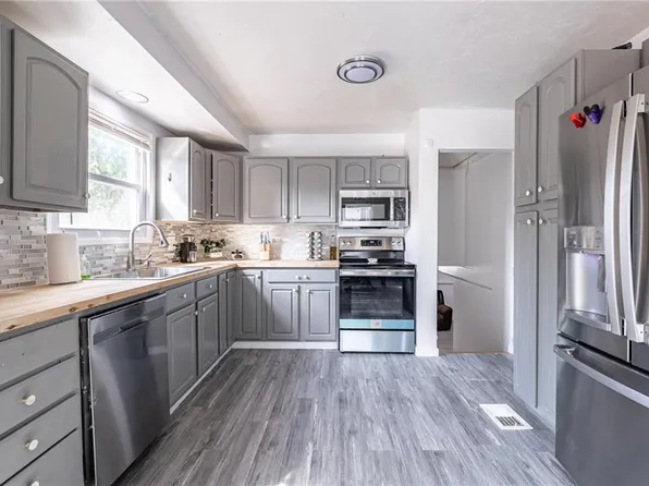 1300 NW 65th Ter, Kansas City, MO 64118