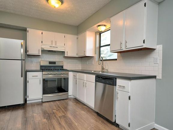 3rd image of 4873 Herndon Dr