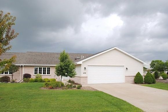 1st image of 1698 Twin Lakes Cres