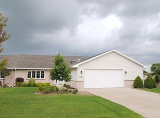 1698 Twin Lakes Cres, Green Bay, WI 54311