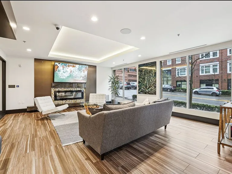 Lexington Apartments — Photo 9