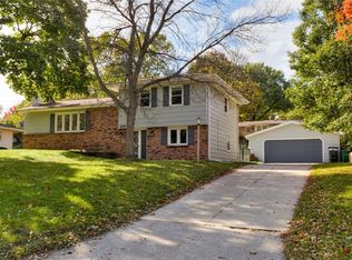 1994 NW 80th Pl, Clive, IA 50325