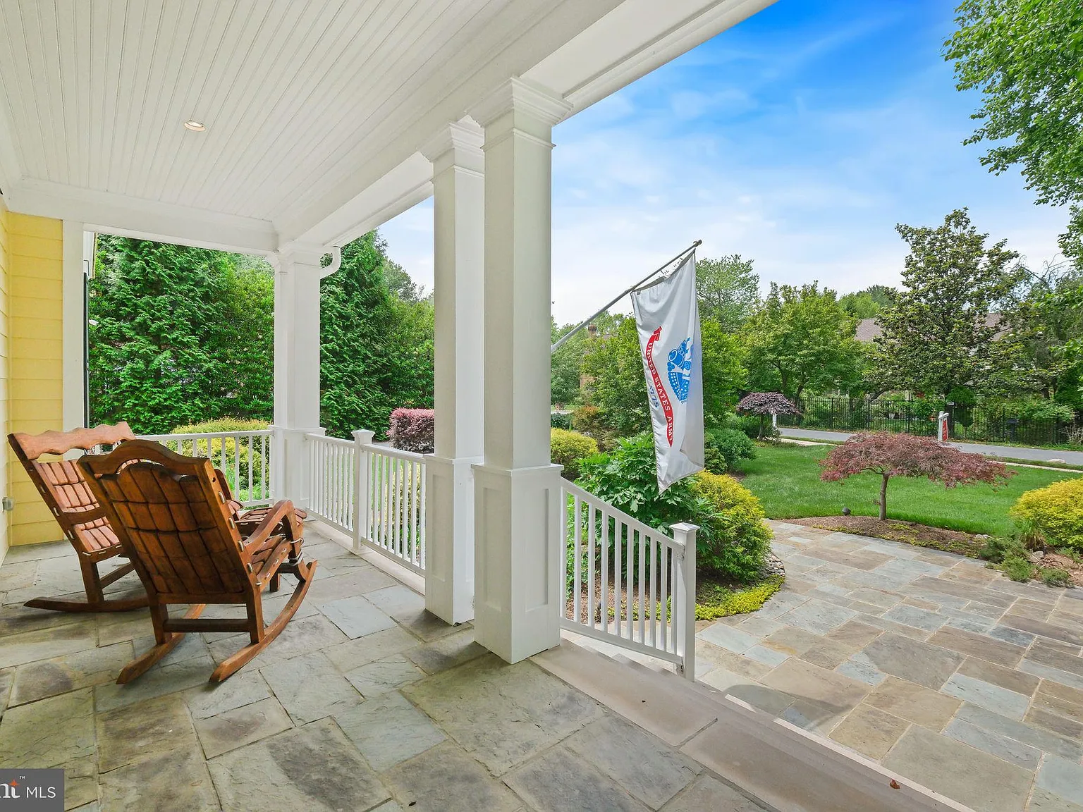 6 bed, 5.5 bath, 7690 sqft, $10,000 — Photo 4