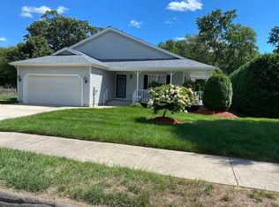 5 Maple Meadows Ln, Agawam, MA 01001