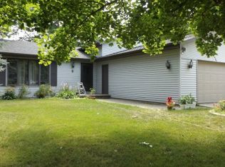 6 Oneida Ct, Appleton, WI 54911