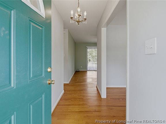 5th image of 1413 Camelot Dr