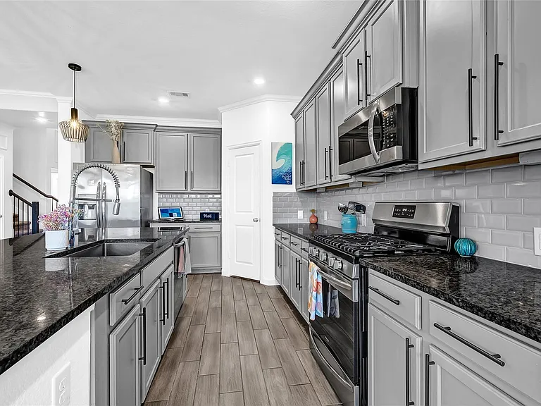 7526 Jasmine Bend Ln — Photo 11