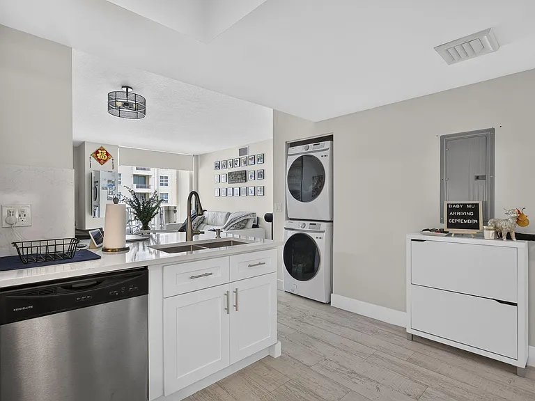 403 S Sapodilla Ave #502 — Photo 13