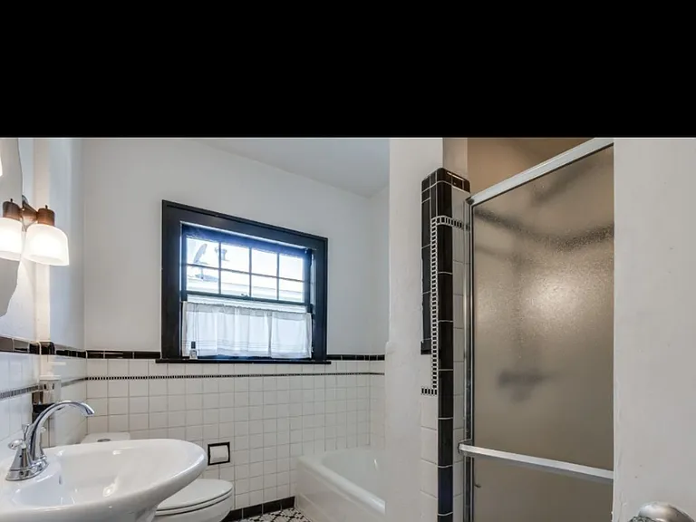 1208 NW 11th St — Photo 24