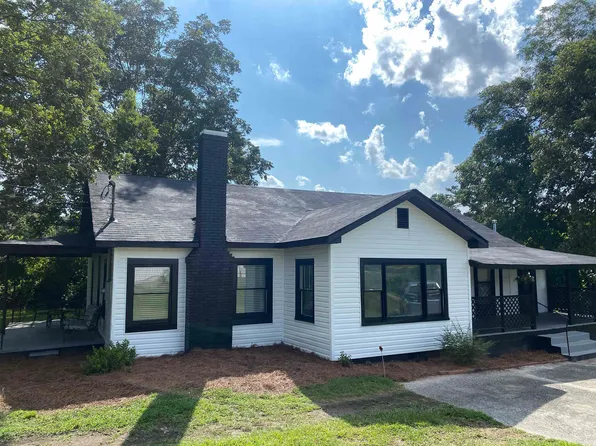 499 Mountain View Cir, Toccoa, GA 30577