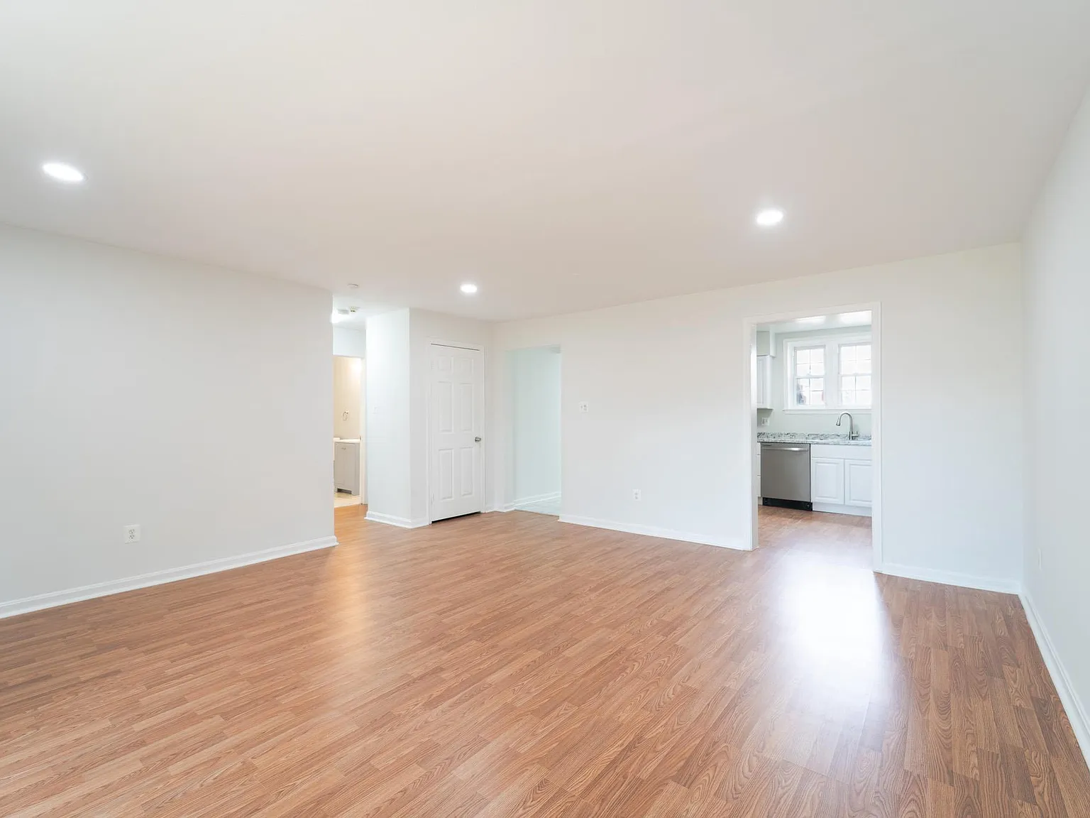 2 bed, 1054 sqft, $1,950 — Photo 3