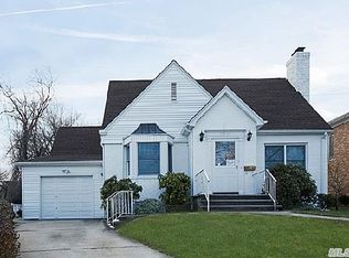 25258 Leeds Rd, Little Neck, NY 11362