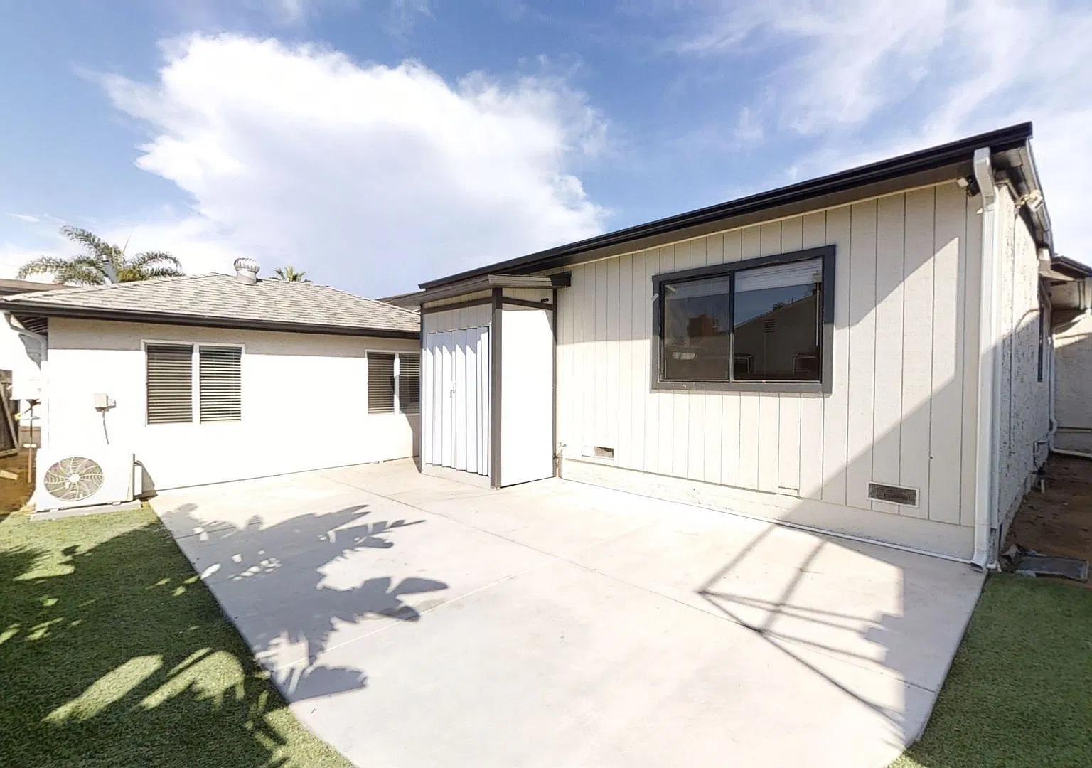 7BD/3BA Large Family Room! — Photo 2