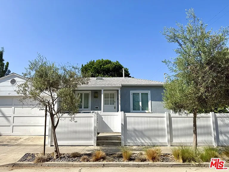 1711 Linden Ave — Photo 1