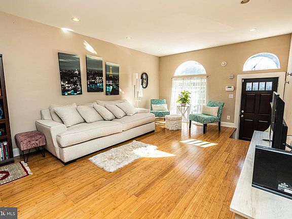 2nd image of 8 N Kenwood Ave