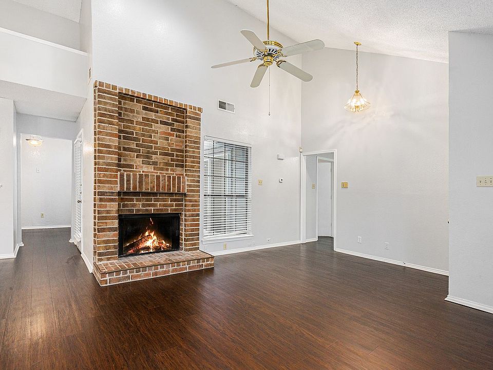 1st image of 10627 Tall Oak Dr