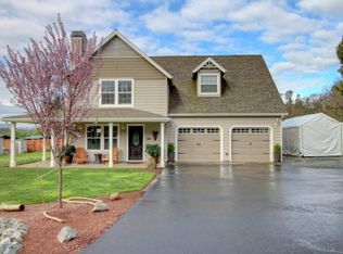 118 Country Aire Dr, Grants Pass, OR 97526