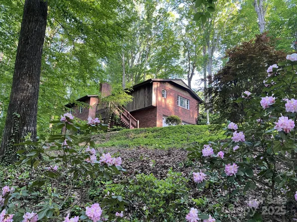 231 Davis Dr, Morganton, NC 28655