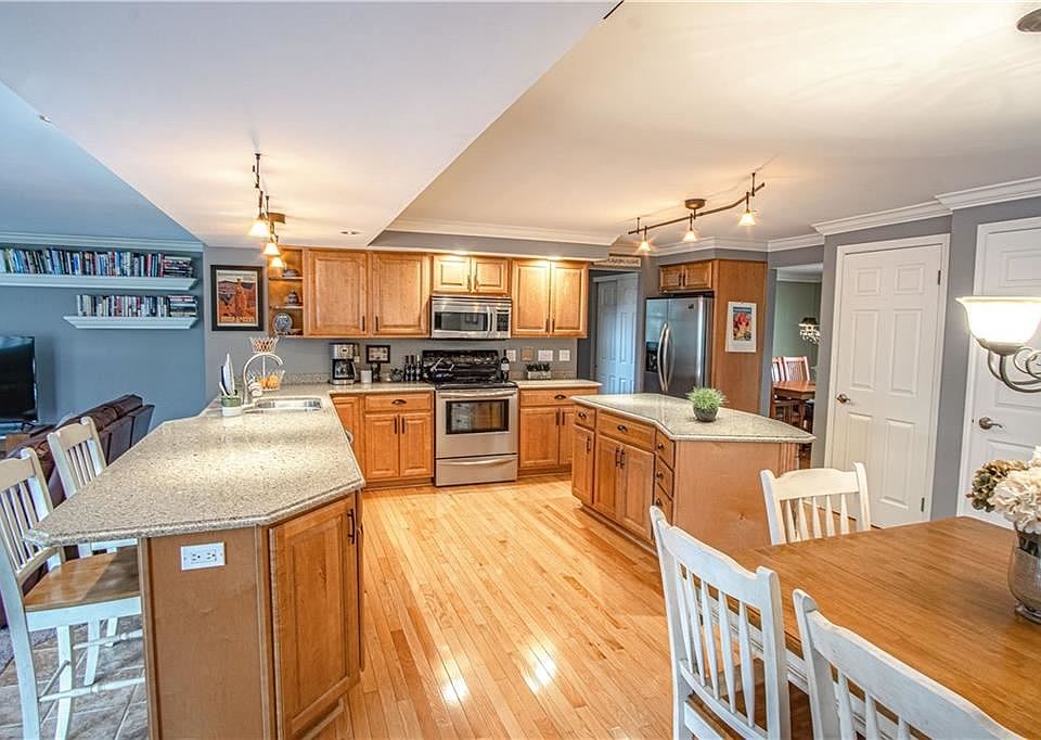 23 Old Country Ln, Fairport, NY 14450 Zillow