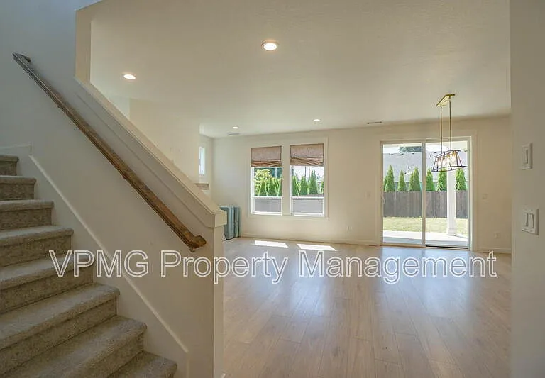 935 SE 36th St — Photo 9