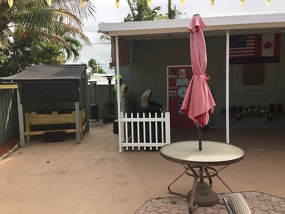 Veggie garden & BBQ area