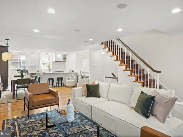 714 Lombard St, Philadelphia, PA 19147